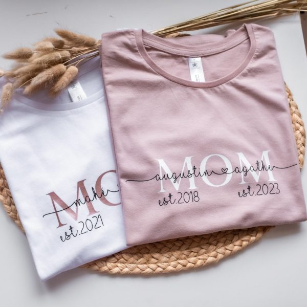 Personalised MOM t-shirt , Mama t-shirt with childrens names and year , Baby shower , Mothers day , Pregnancy reveal , Custom gift for mum