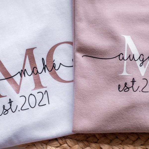 Personalised MOM t-shirt , Mama t-shirt with childrens names and year , Baby shower , Mothers day , Pregnancy reveal , Custom gift for mum