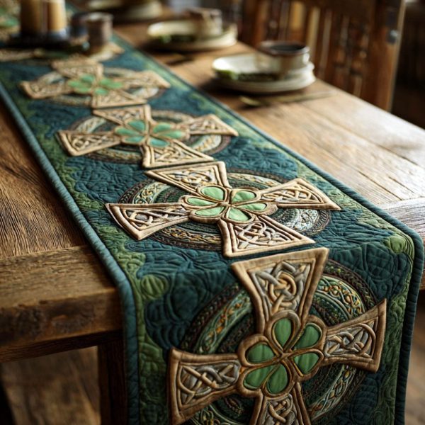 Gaelic Knot Clover Quilted Table Runner