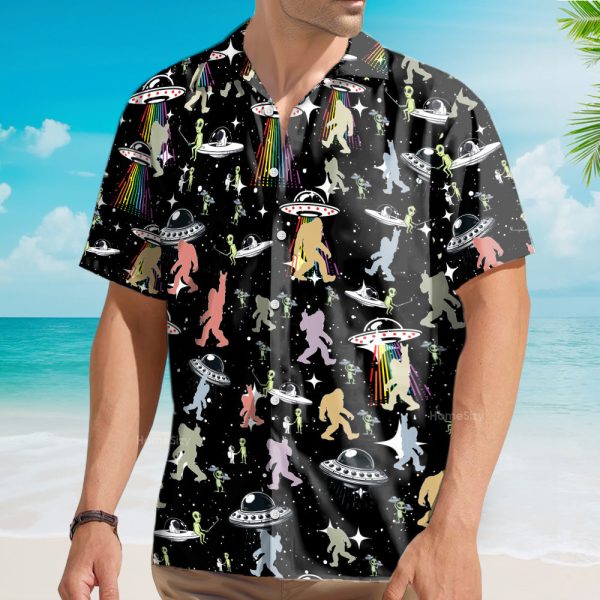Alien & Bigfoot Funny Ufo Abduction Sci-Fi Party Hawaiian Shirt