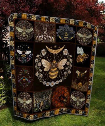 Aesthetic Pattern Bee Quilted Blanket