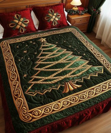 Classic Christmas Tree 3-Piece Quilted Bedding Set