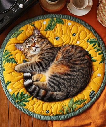 Cozy Cat Nap Quilted Round Mat