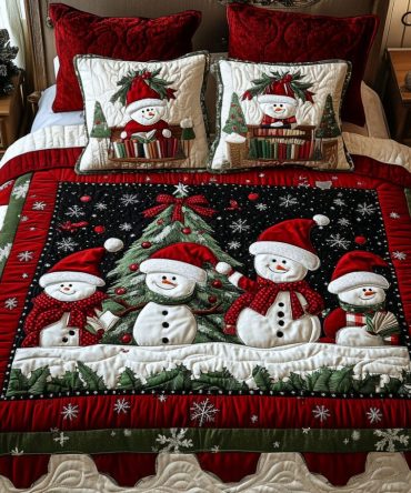 Evergreen Wishes 3-Piece Quilted Bedding Set