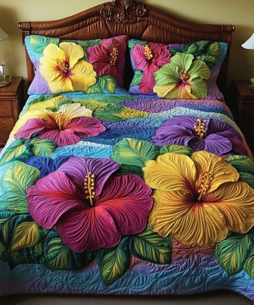 Hibiscus Bloom 3-Piece Quilted Bedding Set