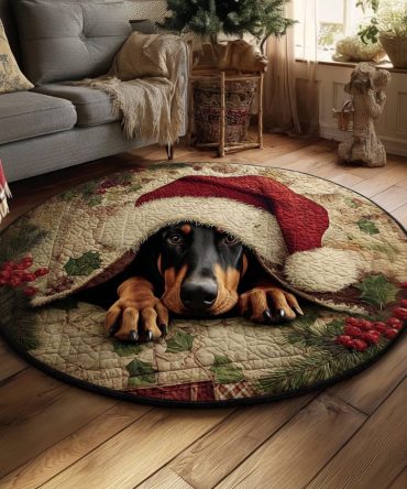 Holly Doberman Peak Quilted Round Mat
