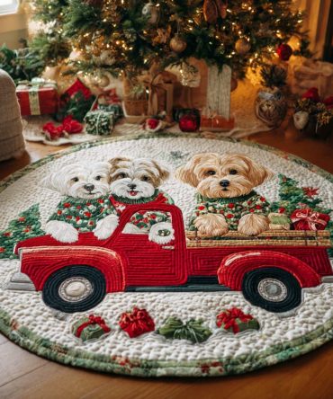 Holly Pine Quilted Round Mat