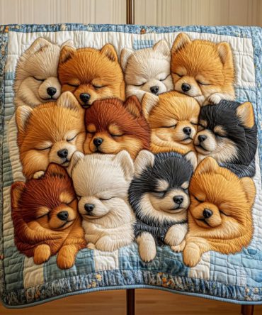 Pomeranian Snuggle Time Quilted Blanket