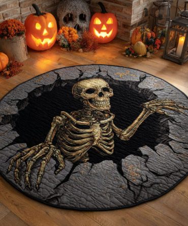 Skeletal Clutch Quilted Round Mat