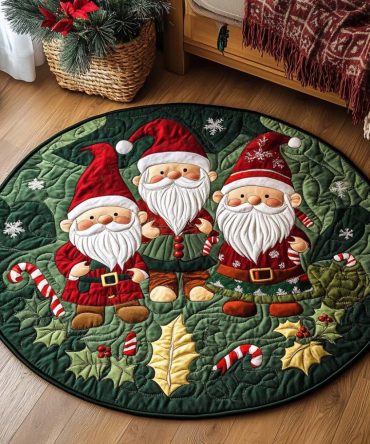 Three Santas Soiree Quilted Round Mat