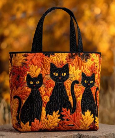 Amber Eyes Cat Quilted Tote Bag