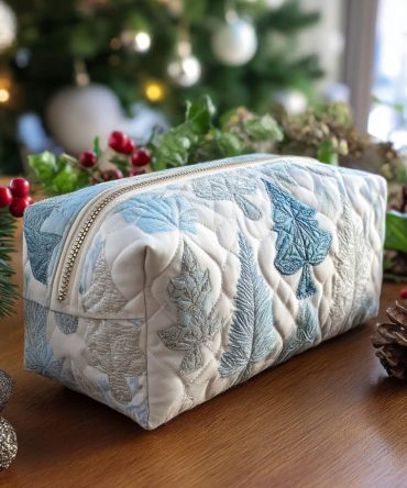 Cheerful Eve Quilted Makeup Bag