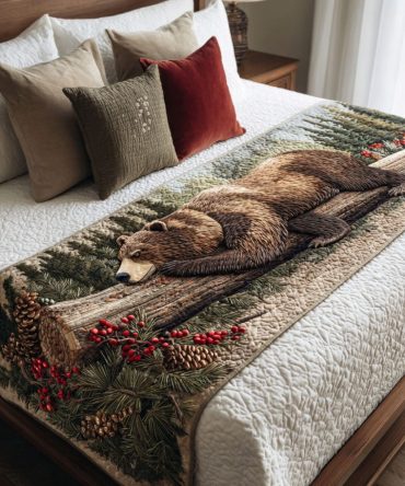 Bear Majesty Quilted Bed Scarf — Rustic Wildlife Bed Runner Accent, Reversible Cotton-Blend Throw For Cabin & Lodge Bedrooms, Durable & Machine Washable