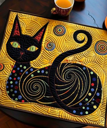 Midnight Elegance Cat Quilted Placemat — Sophisticated Black Cat Table Mat, Cotton Padded, Non-Slip, Machine Washable, Gift-Ready