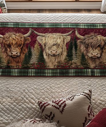 Cow Christmas Delight Quilted Bed Runner - Festive Farmhouse Motif, Reversible Cotton Blend Accent For Queen & King Beds, Machine Washable