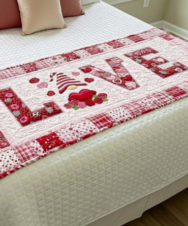 Cozy Love Mood Quilted Bed Runner — Plush Romantic Accent For Beds, Soft Quilting, Lightweight & Machine Washable