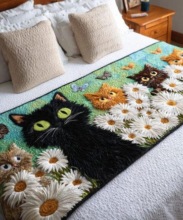 Whimsical Cat-Print Quilted Bed Runner — Plush Decorative Bed Scarf For Cozy Bedroom Makeover, Durable Cotton-Blend, Machine-Washable