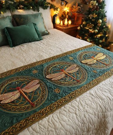 Emerald Medallion Quilted Bed Runner — Elegant Green Bed Scarf For Holiday & Everyday, Luxury Cotton Blend, Queen/King