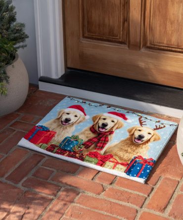 Holiday Golden Retriever Welcome Mat — Durable Coir Front Door Doormat With Festive Puppy Art, Weatherproof & Non-Slip
