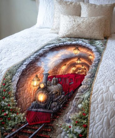 Holiday Rail Dream Festive Quilted Bed Runner — Vintage Train Holiday Decorative Scarf For Seasonal Bedroom Style & Cozy Accents
