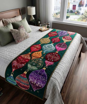 Holly Spark Quilted Bed Runner - Classic Festive Accent For Bedrooms & Lounges, Durable Christmas Décor Throw