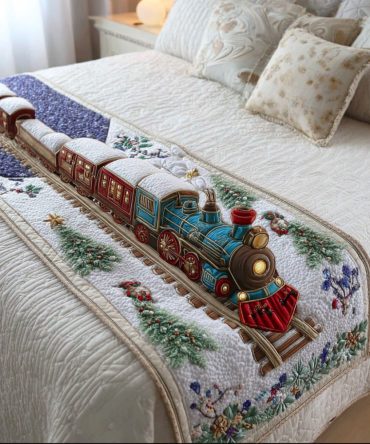 Jingle Rail Route Quilted Bed Runner – Festive Jingle Train Bed Scarf For Holiday Decorating , Cozy Quilted Throw For Seasonal Cheer