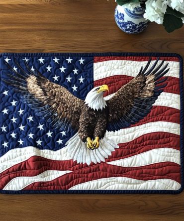 Patriotic Quilted Placemat with Eagle Artwork - Premium Cotton Table Mat for 4th of July & Everyday Dining, Heat-Resistant, Machine-Washable