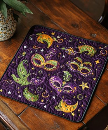 Mardi Gras Elegance Quilted Placemat — Festive Purple & Gold Table Mat, Carnival-Inspired Quilting, Durable & Machine-Washable