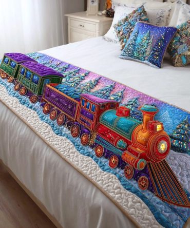 Festive Track-Themed Quilted Bed Runner — Charming Holiday Accent For Bedrooms, Cozy Train-Print Seasonal Décor