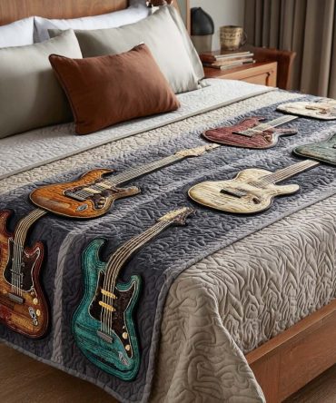 Midnight Chords Quilted Bed Runner — Deep-Tone Luxury Bed Scarf With Textured Quilting, Elegant Accent For Sophisticated Bedrooms