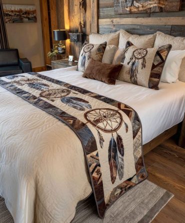 Mustang Moon Quilted Bed Runner - Western Luxe Accent Throw For Beds & Living Rooms , Soft Cotton, Reversible Design