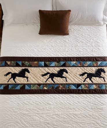 Southwestern Quilted Bed Runner - Prairie Horizon Accent Throw For Bed & Sofa , Premium Cotton, Reversible, Rustic Decor