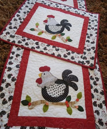 Rustic Farmhouse Chicken Quilted Table Mat — Durable Cotton Placemat for Country Kitchens, Reversible, Heat-Proof & Machine Washable