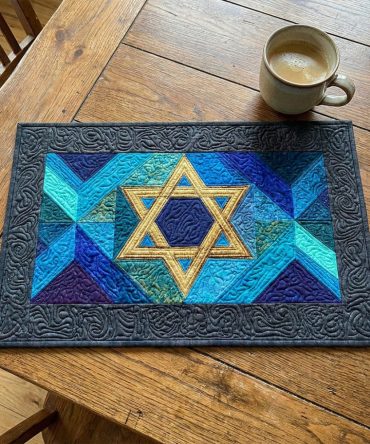 Geometric Six-Point Quilted Placemat — Modern Star Pattern Table Mat, Thick Cotton Padding, Heat-Resistant & Stylish Dining Accent