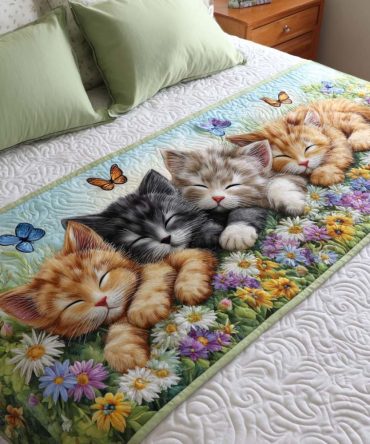 Sleeping Kittens Quilted Bed Runner , Adorable Cat Motif For Kids' And Cozy Bedrooms, Queen & King, Reversible & Easy Care