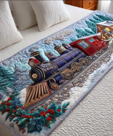 Snow-Inspired Quilted Holiday Bed Runner — Luxury Winter Bed Accent For Christmas Décor & Cozy Guest Rooms