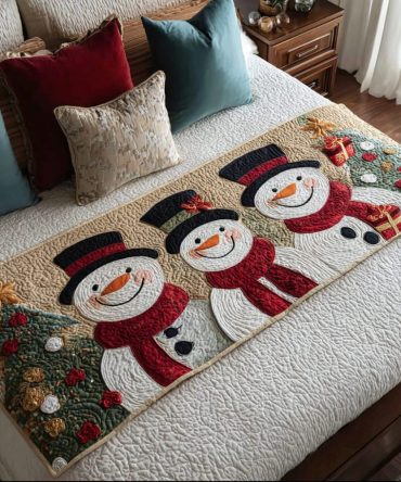 Snowman Delight Quilted Bed Runner - Playful Winter Bedding Accent For Kids' Rooms & Guest Beds, Soft Holiday Décor