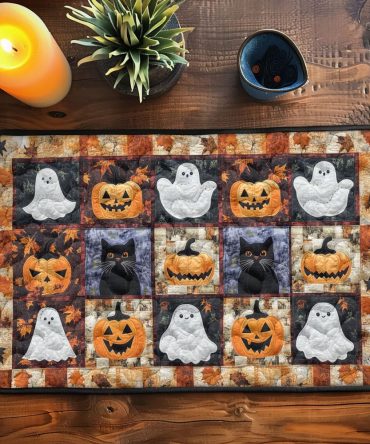 Spooky Night Quilted Dining Placemat - Moonlit Halloween Table Mat, Padded Protective Layer, Machine Washable Decorative Mat