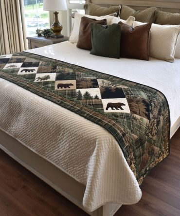 Timber Bear Quilted Bed Runner — Rustic Bear Motif Accent Throw For Cabin-Style Bedrooms, Durable Cozy Quilted Runner