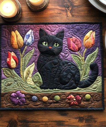 Whisker Charm Quilted Placemat - Playful Cat Pattern, Soft Padded Dining Mat, Machine-Washable, Pet-Friendly Table Decor