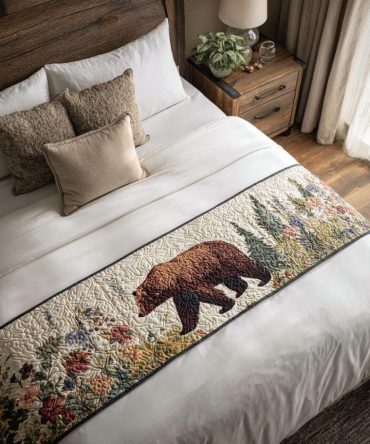 Wilderness Lodge Quilted Bed Scarf — Rugged Lodge-Style Cotton Bed Runner With Classic Cabin Motifs For Cozy Mountain Retreats
