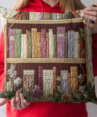 Charming Pastel Bookshelf Quilted Throw Pillow Cover — Soft Decorative Cushion Case For Cozy Shelves & Nursery Décor