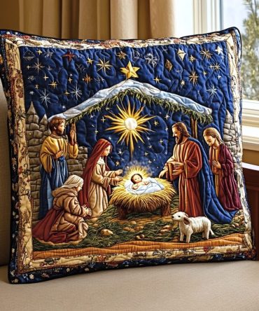 Bethlehem Star Quilted Holiday Pillow Cover — Classic Christmas Throw Pillowcase With Nativity-Inspired Star Accent
