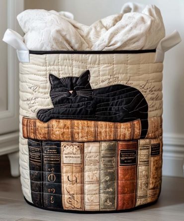 Book Cat Quilted Fabric Hamper — Literary Cat Print Foldable Laundry Basket With Handles For Cozy Reading Nooks & Bedrooms
