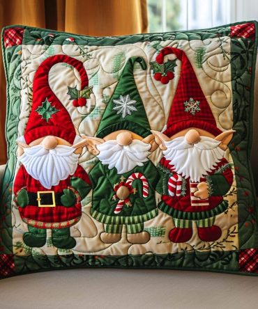 Christmas Gnome Quilted Pillow Cover - Cute Holiday Gnome Throw Pillowcase, Soft Cotton, Machine-Washable Festive Accent For Sofa & Mantel