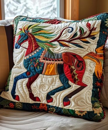 Christmas Horse Quilted Pillow Cover — Festive Equestrian Holiday Pillowcase For Seasonal Decorating & Gift Giving