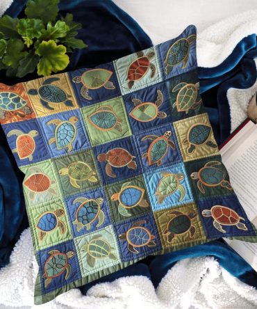Coastal Turtle Quilted Pillow Cover - Ocean-Themed Decorative Pillow Sham, Soft Cotton, Machine Washable, Beach House Accent