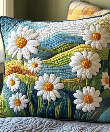 Daisy Dream Quilted Pillow Cover – Cheerful Floral Decorative Throw Pillowcase, Soft Quilted Texture For Bright, Airy Spaces
