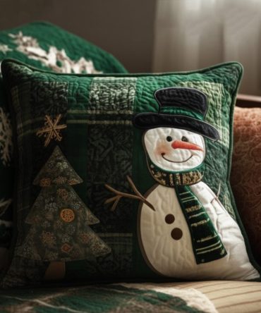 Evergreen Festive Nights Quilted Pillow Cover — Pine & Night Sky Holiday Motif, Plush Quilting, Hidden Zipper, Machine-Washable Cozy Seasonal Accent