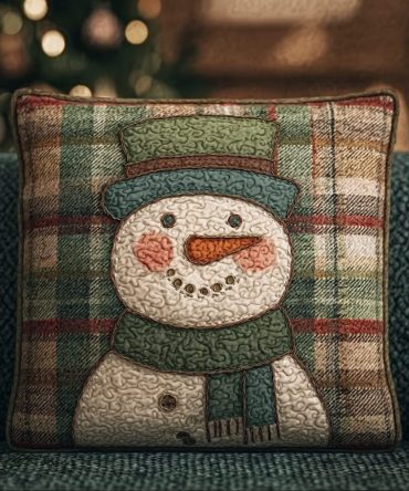 Festive Holiday Patchwork Quilted Pillow Cover — Cozy Red & Green Decorative Throw Case For Seasonal Home Decor, Gift-Ready